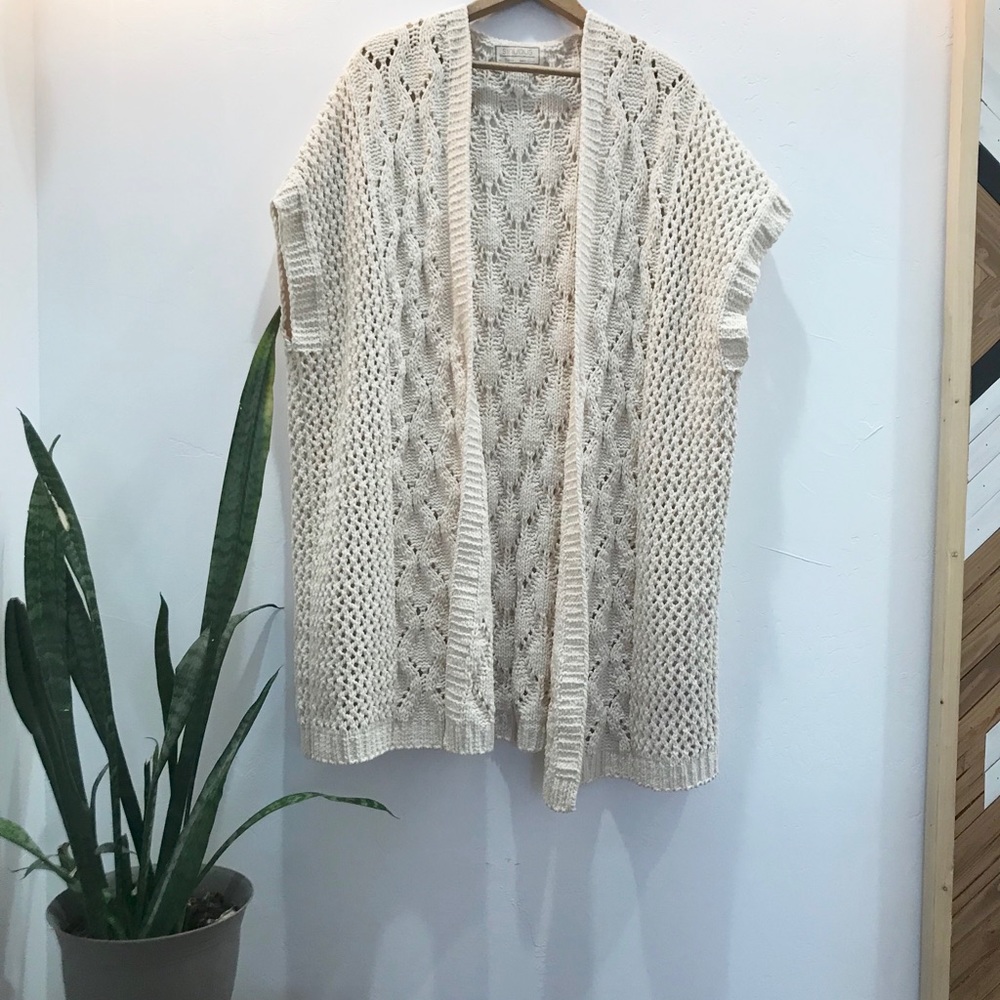 Sinuous Short Sleeved Cardigan